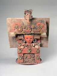 Suitsupolttimen (incensario) kansi, Meksiko, 200-650 (keramiikka monivärisellä liukumaalauksella)